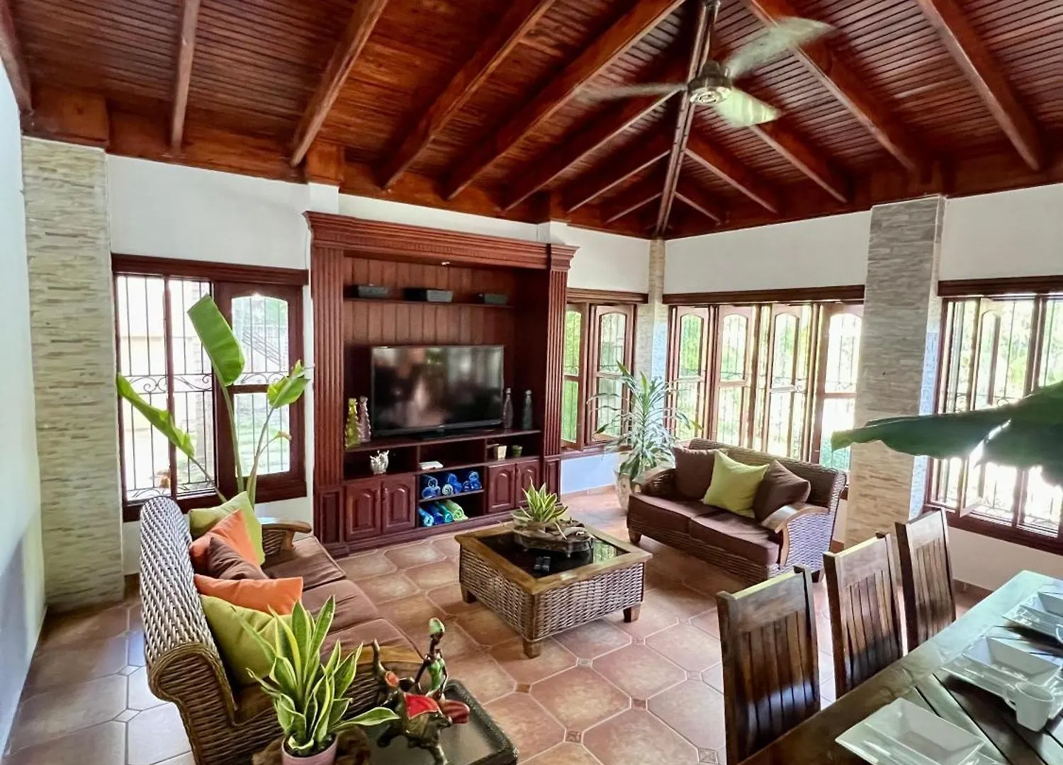Villa Margarita Para Tu Deleite.” Concepción de La Vega Dominik Cumhuriyeti